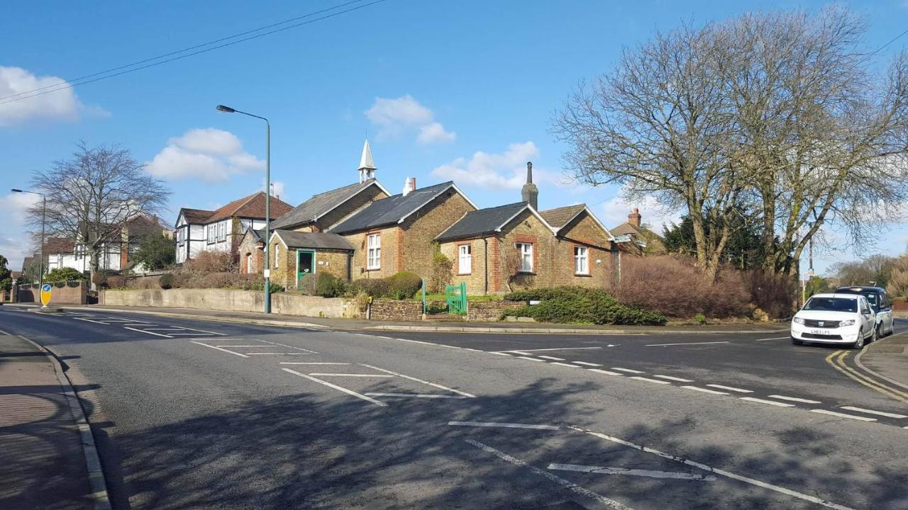 Converted Bungalow In Bexley Londen Buitenkant foto