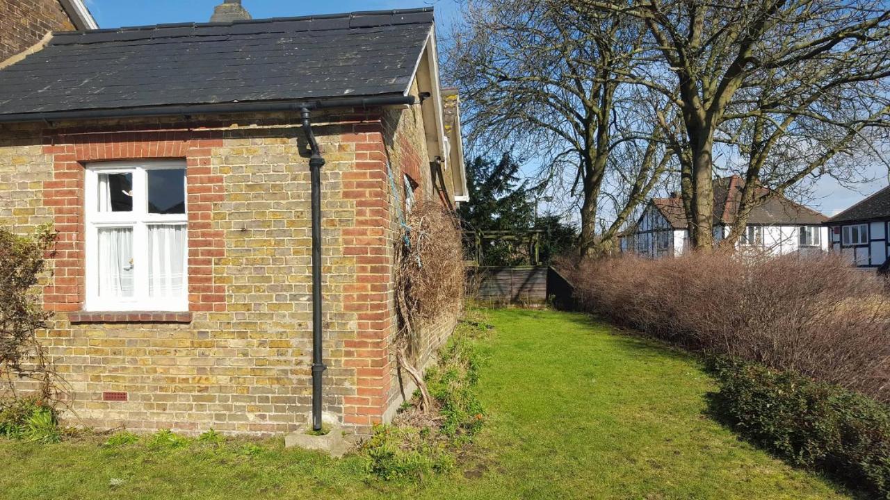 Converted Bungalow In Bexley Londen Buitenkant foto